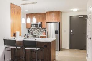 a kitchen with a counter and a refrigerator at Landing - Modern Apartment with Amazing Amenities (ID2652) in Los Angeles