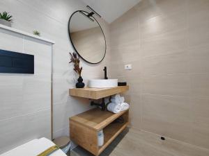 A bathroom at Ático 32