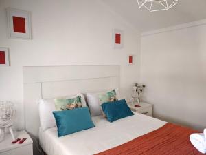 A bed or beds in a room at Ático 32