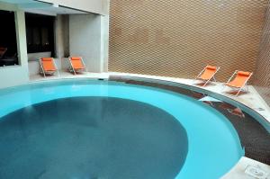 Bazén v ubytování Tempoo Hotel Marrakech City Centre Adults Only nebo v jeho okolí