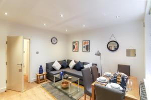 a living room with a couch and a table at New- Modern 2br Apt Wifi Sleep5 City Centre in Sheffield