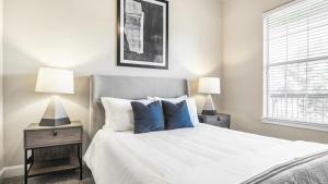 Katil atau katil-katil dalam bilik di Landing - Modern Apartment with Amazing Amenities (ID4580X61)
