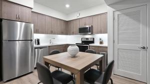 Dapur atau dapur kecil di Landing - Modern Apartment with Amazing Amenities (ID7668X57)