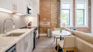 a kitchen with a couch and a table in a room at Landing - Modern Apartment with Amazing Amenities (ID5790X33) in Birmingham