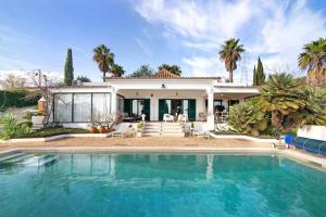 The swimming pool at or close to Magical VILLA CASA KOI in Sao Bras de Alportel