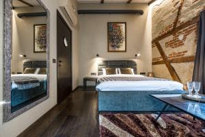 Ένα ή περισσότερα κρεβάτια σε δωμάτιο στο Kurpiai - Suites & SPA