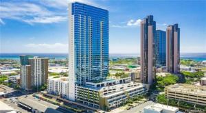een luchtzicht op een stad met hoge gebouwen bij Luxury Oasis Residence in Honolulu