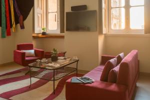 TV a/nebo společenská místnost v ubytování Serenata Hotel & Hostel Coimbra