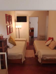 a hotel room with two beds and a television at Algarrobo in Los Cocos