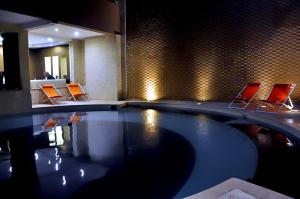 Bazén v ubytování Tempoo Hotel Marrakech City Centre Adults Only nebo v jeho okolí