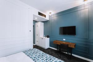 TV a/nebo společenská místnost v ubytování Hotel Twenties Tbilisi - Stay & Dine