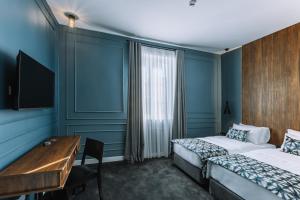 Postel nebo postele na pokoji v ubytování Hotel Twenties Tbilisi - Stay & Dine