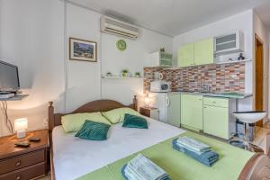 Posteľ alebo postele v izbe v ubytovaní Studio Apartmani Ivanda