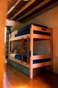 a couple of bunk beds in a room at La Quinta Hostel & Suites in Punta del Este