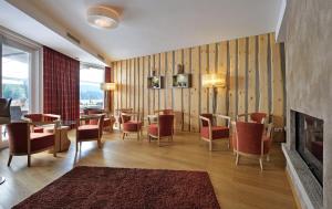 Lounge nebo bar v ubytování Naturhotel Tandler