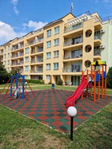Legeområdet for børn på Pool View Apartment, Sunny Beach Resort