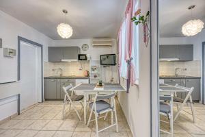 Kuchyňa alebo kuchynka v ubytovaní Studio Apartmani Ivanda