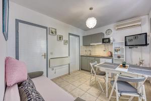 Kuchyňa alebo kuchynka v ubytovaní Studio Apartmani Ivanda