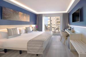 Una cama o camas en una habitación de Calipolis
