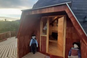 Otroci med bivanjem v nastanitvi Domos Arcoiris de Chiloé