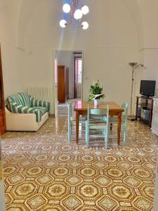 a living room with a table and a couch at Dimora salenTina in Tricase