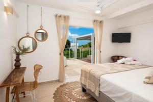 Postel nebo postele na pokoji v ubytování Villa Olina - Vue sur Mer, Piscine, 5min du Port