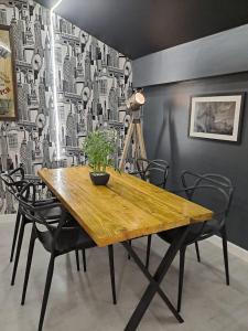 a dining room with a wooden table and black chairs at L2 APARTMENT- near CAVERN QUARTER in Liverpool