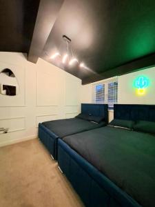 a bedroom with two blue beds and a green ceiling at L2 APARTMENT- near CAVERN QUARTER in Liverpool