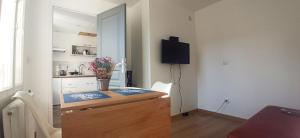 Kuchyň nebo kuchyňský kout v ubytování Appartement T2 au 1er étage