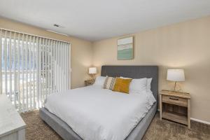 a bedroom with a bed and a large window at Landing - Modern Apartment with Amazing Amenities (ID8457) in Peerless Park