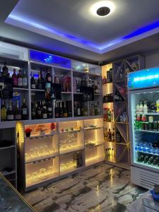 un frigorifero pieno di bottiglie di alcol di TM Royal Hotel, Ibadan a Ibadan