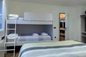 Fotografia z galérie ubytovania Ca la Joia Casa con piscina privada en la Vall d'en Bas v destinácii Les Preses