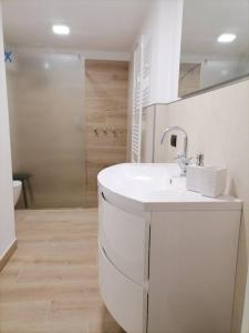 a white bathroom with a sink and a shower at MOLO 7 - ANTESITUM - classic, modern and cozy in Malgrate