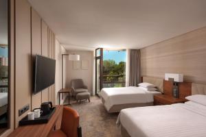 Postel nebo postele na pokoji v ubytování Lisbon Marriott Hotel