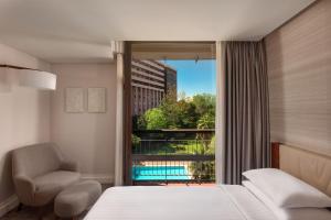 Bazén v ubytování Lisbon Marriott Hotel nebo v jeho okolí + 133 fotografií