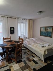 a bedroom with a bed and a table and a dining room at Apartament Włoski Styl in Gniezno