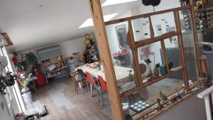 an overhead view of a kitchen with a table and chairs at Une chambre presque en ville in Quimper