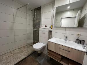 Ένα μπάνιο στο Modern Apartment +7 φωτογραφίες