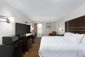 a hotel room with a bed and a flat screen tv at Stay 2Night Chattanooga Hamilton Place in Chattanooga