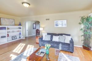 Zona d'estar a Billings Vacation Rental about 1 Mi to Downtown!