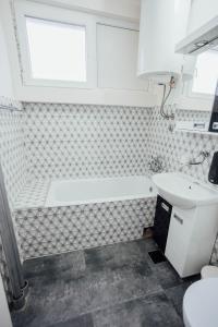 Ένα μπάνιο στο Nara Apartment +22 φωτογραφίες