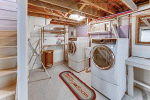 Foto dalla galleria di Quiet Manistee Home with Patio Less Than 1 Mi to Beaches! a Manistee