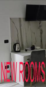 TV a/nebo společenská místnost v ubytování HOTEL CRISARI