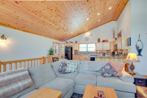 Gallery image of Lakefront Tomahawk Getaway with Deck and 2 Fireplaces! in Tomahawk