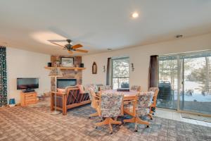 Gallery image of Lakefront Tomahawk Getaway with Deck and 2 Fireplaces! in Tomahawk +24 photos