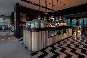 Radisson Resort Kołobrzeg酒廊或酒吧区