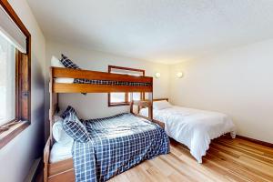 Poschodová posteľ alebo postele v izbe v ubytovaní Manchester Ski Chalet