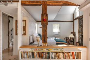 Gallery image of The Accord Estate: Historic Hoop Barn in Accord