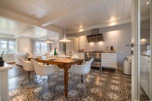 Kuchyň nebo kuchyňský kout v ubytování Kapitänshaus Ost