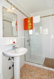 a bathroom with a sink and a shower at Hostal La Ceiba in Cala d´Or